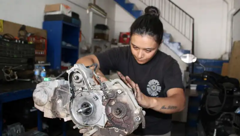 Hayriye'nin Motor Ustası Hikayesi: Eşinin Eksikliğini Giderdi