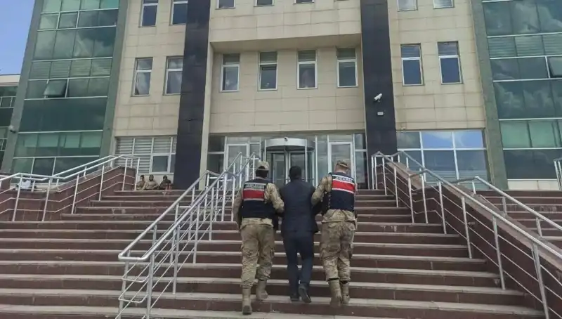 Hapis Cezasıyla Aranan Şahıs Saklandığı Yerde Yakalandı: Olayın Ayrıntıları