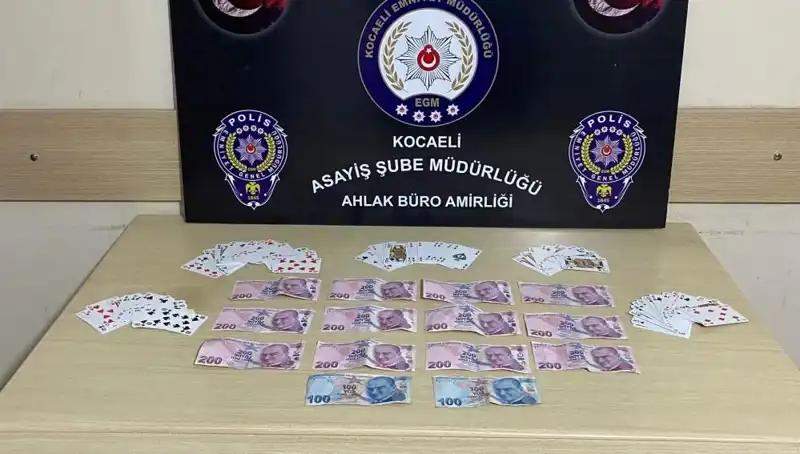 Kocaeli'de Kumar Oynayan Kahvehanelere Büyük Baskın: 23 Gözaltı