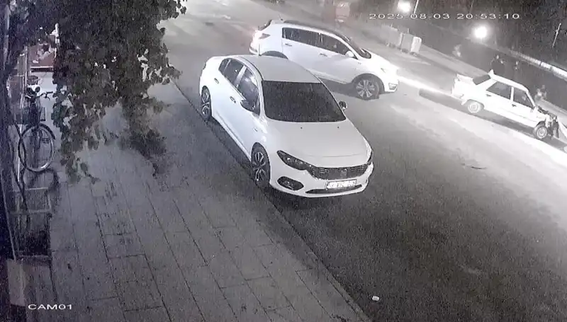 Yaya Geçidinde Korkunç Kaza: Yayaya Yol Vermek İsterken Arkadan Çarptılar