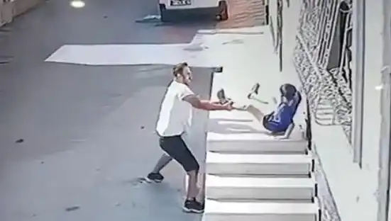 Adana'da Şok Eden Olay: Çocuk Kovalayan Adamın İnanılmaz Anları