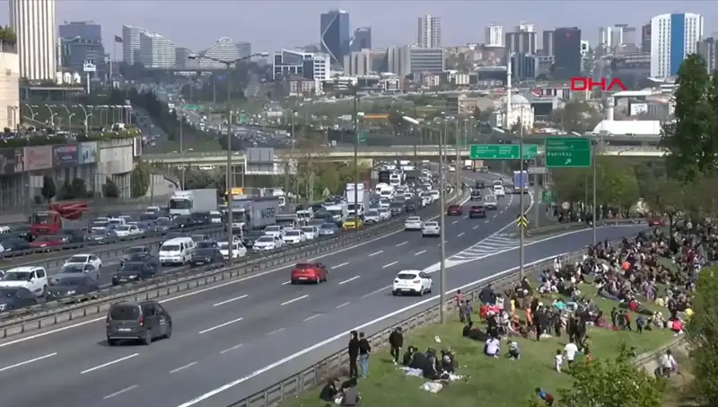 Deprem Sonrası Şehirlerde Trafik Yoğunluğu Yüzde 56 Arttı: Nedenleri Neler?