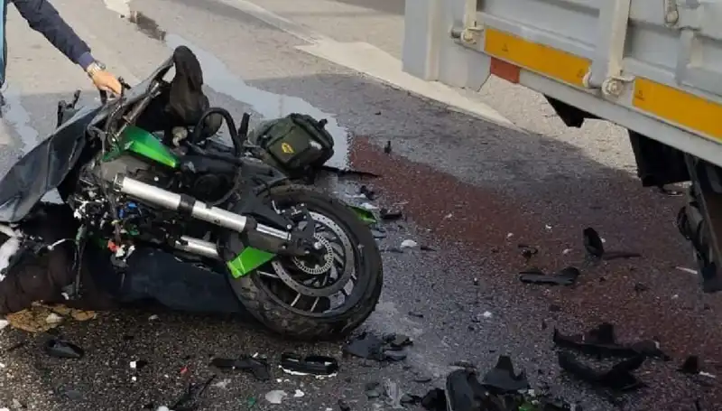 Çorum'da Motosiklet Kazası: Kamyona Çarpan Sürücü Ağır Yaralandı, Hayatını Kaybetti