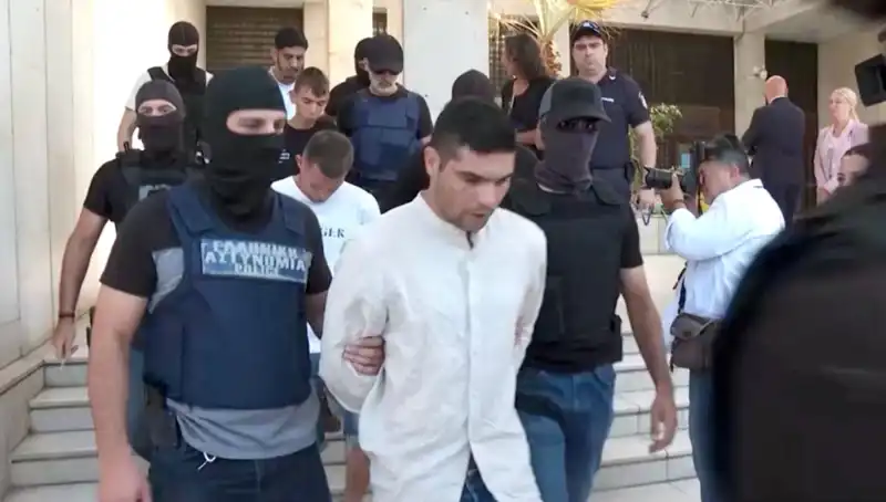 Atina’da Şok Edici Cinayet: Profesörün Ölümü ve 5 Gözaltı