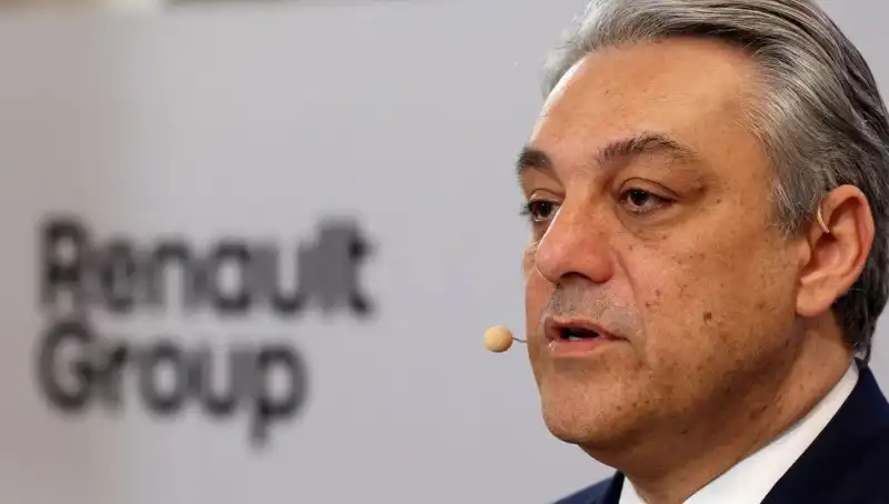 Renault Yönetiminde Şok İstifa: Stratejik Değişim Sinyalleri