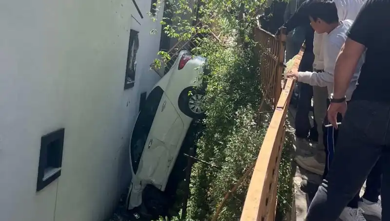 Kağıthane'de Korku Dolu Anlar: Metrelerce Sürüklenen Araçların Dramı