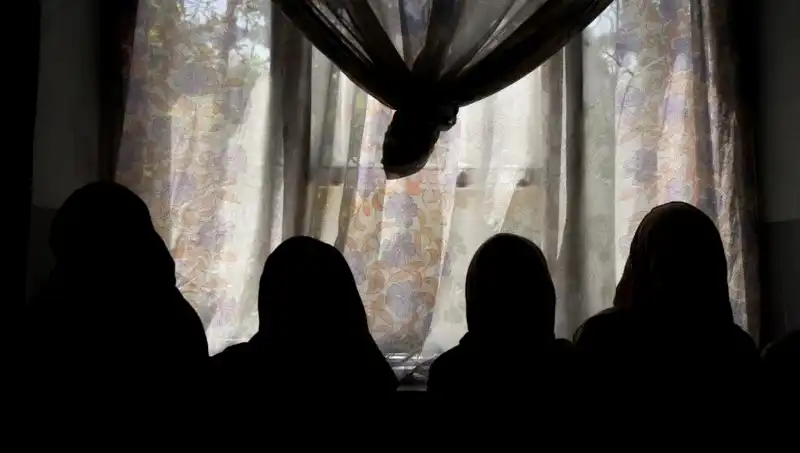 Kadınların Sesi Susturuluyor: Taliban Kadın Yazarların Eserlerini Yasadışı ilan etti