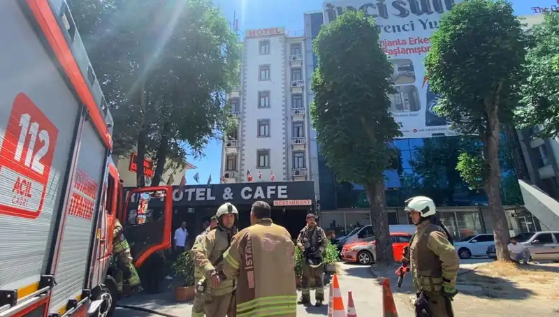 Fatih’te Otel Yemekhanesinde Çıkan Yangın Korkuya Neden Oldu