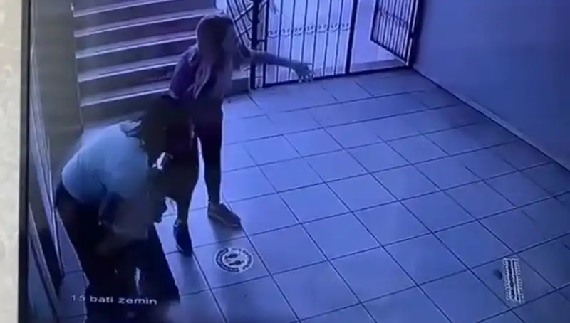 Öğrencisi Boğulma Tehlikesi Yaşarken Öğretmeninden Gelen Hayat Kurtaran Müdahale