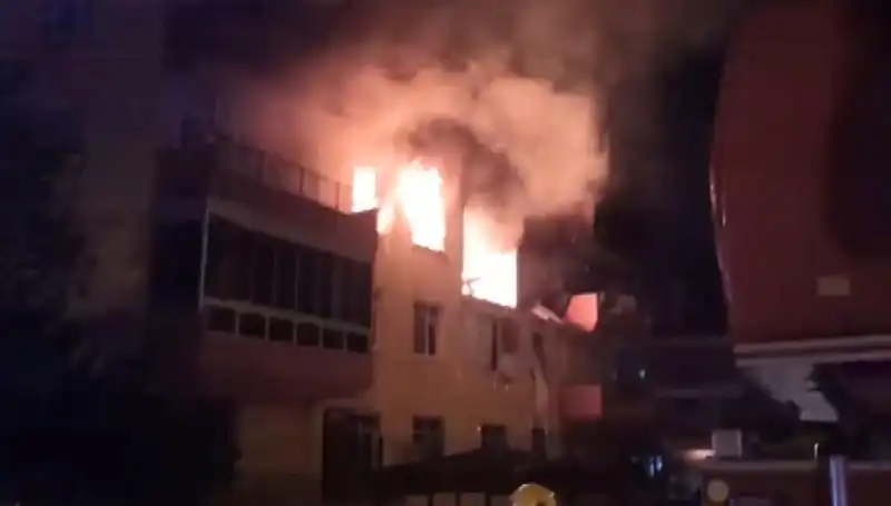 Konya'da Dört Katlı Binada Doğalgaz Patlaması: 12 Yaralı