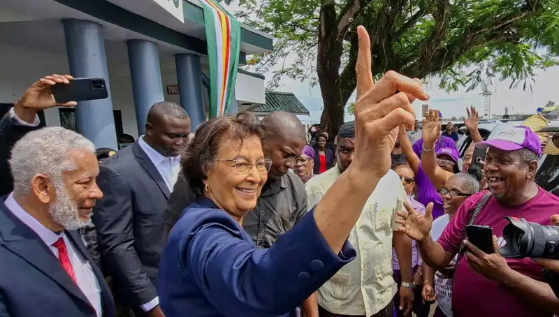 Surinam'da Tarihi An: İlk Kadın Devlet Başkanı Göreve Geldi