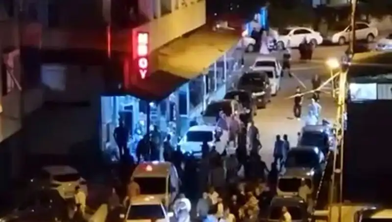 Düğün Dönüşü Kaos: Kalabalığa Arabasıyla Daldı, Neler Oldu?