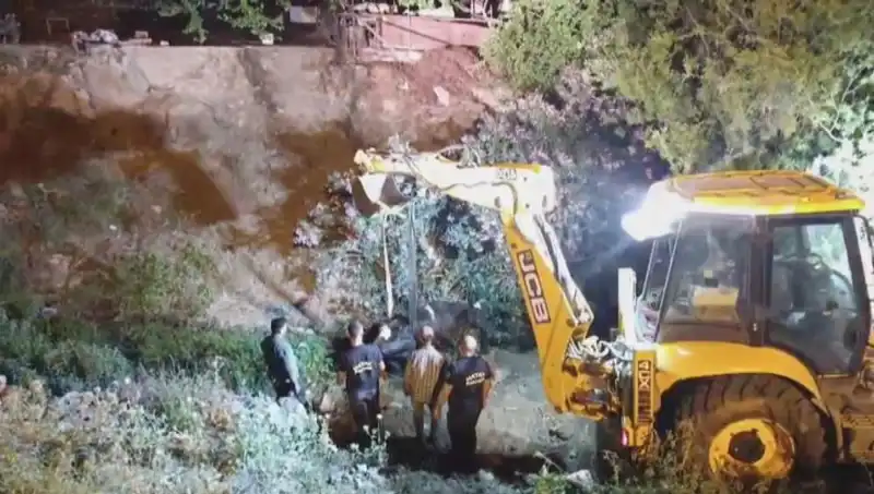 Hatay'da İneği Kurtarmak İçin Düzenlenen İlginç Operasyon