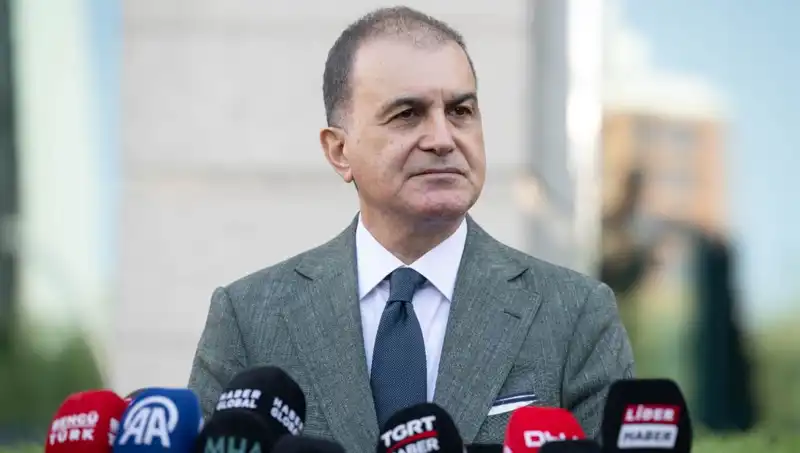 Ömer Çelik'ten Özel'e Tepki: Sözleri Meşru Demokratik Alanı Tehdit Ediyor