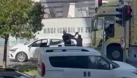 İstanbul Trafiğinde Çekiçli Dehşet: Neler Oldu?