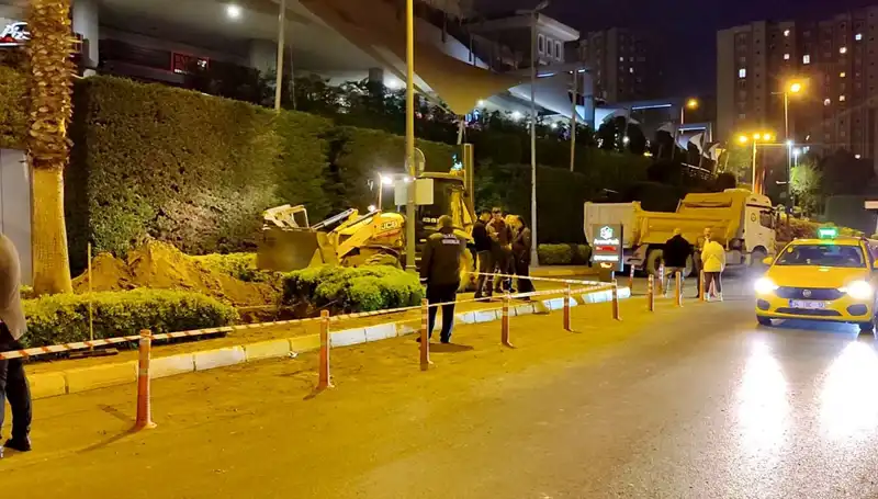 AVM Girişinde Doğalgaz Alarmı: Paniğe Neden Olan Olayın Detayları