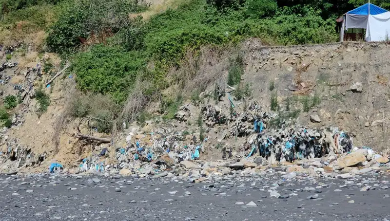 Kozlu Sahil'de Görülmemiş Çöp Yığını: Çevre Felaketi Bir Kenara Bırakıldı mı?
