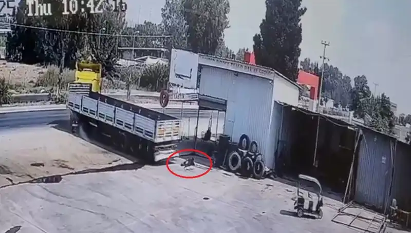 16 Yaşındaki Çocuk İşçi TIR'ın Altında Kalarak Hayatını Kaybetti