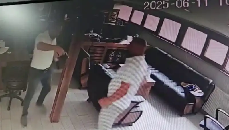 Alacak Verecek Kavgası: Kalfa, İş İnsanını Hayatından Etti!