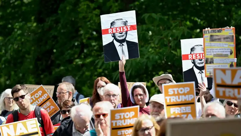 Trump İskoçya'da Golf Oynarken Protesto Gözler Önüne Serildi