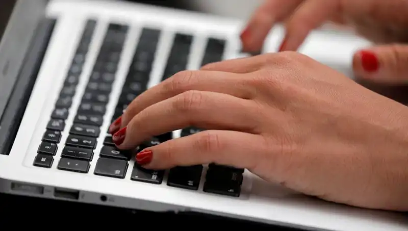 Laptop Mikrofonları Kapalıyken Bile Dinleniyor: Güvenliğiniz Tehdit Altında!