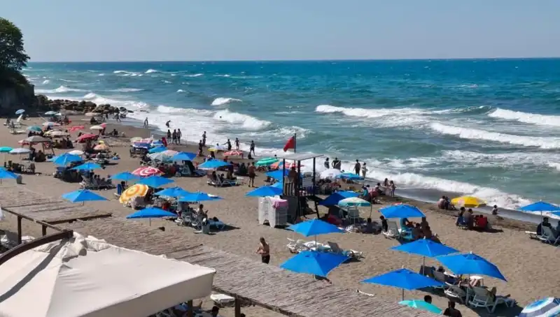 Akçakoca'da Denizin derinliklerine yolculuk: Deniz Yasağının Nedeni Ne?