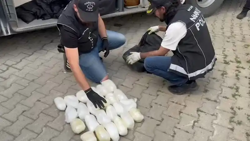 Yolcu Valizinden 13 Kilo Metamfetamin Çıktı: Uyuşturucu Ticaretiyle Mücadelede Yeni Bir Vaka