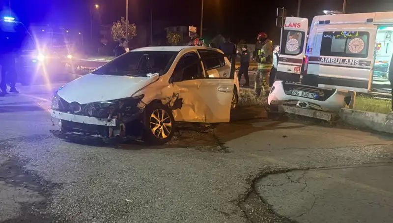 Pikap ile Otomobil Çarpıştı: Kaza Anında Ne Oldu?
