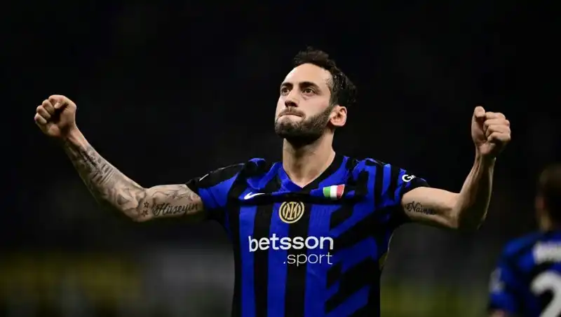 Hakan Çalhanoğlu'nun Tatile Çıkması, Inter İçin Ne Anlama Geliyor?