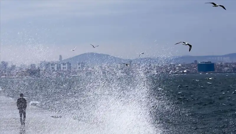 Marmara ve Ege Bölgesi İçin Kuvvetli Rüzgar Alarmı: Önlemler Alınmalı!