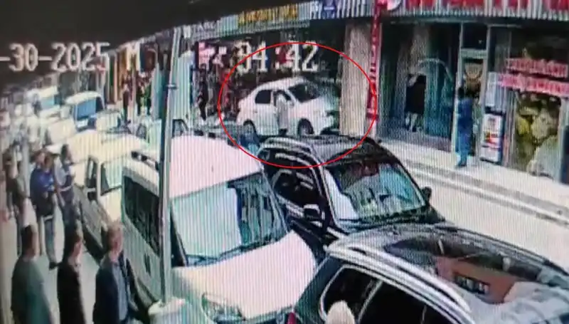 Alkollü Sürücü Mağazaya Daldı: İki Çocuk Hayatlarıyla Oynadı!