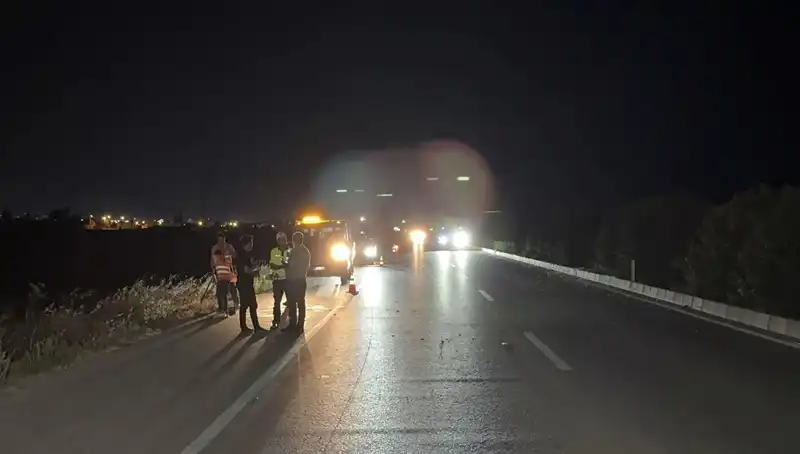 Adana'da Trafik Kazası: Üç Araç Zincirleme Çarpıştı, Yaralılar Var