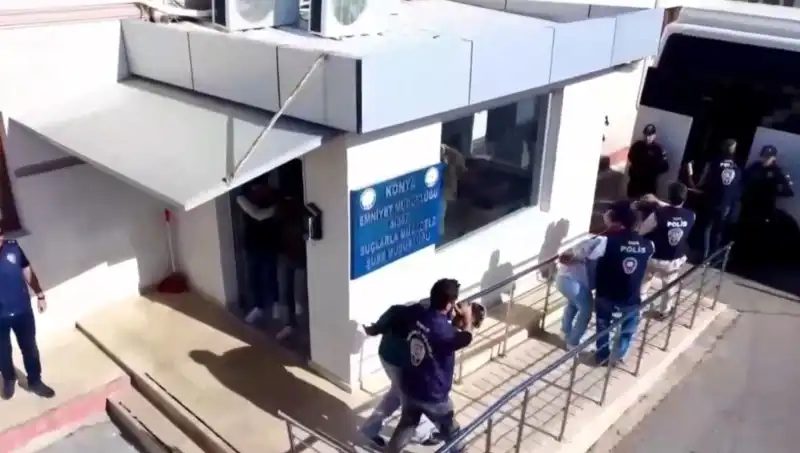 Türkiye’nin 10 İlinde Dolandırıcılık Operasyonu: 13 Kişi Tutuklandı