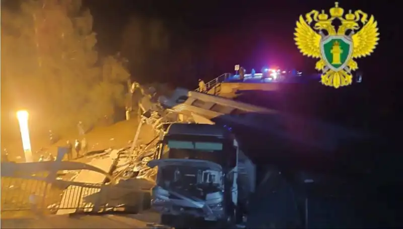 Rusya’da İki Köprünün Çöktüğü Felakette Yedi Can Kaybı