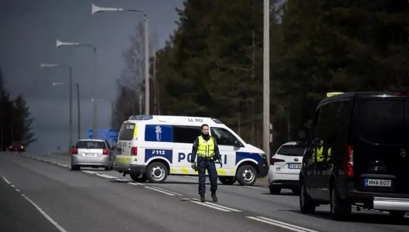 Finlandiya'da Okulda Bıçaklı Saldırı: 3 Öğrenci Yaralandı, Şüpheli Gözaltında