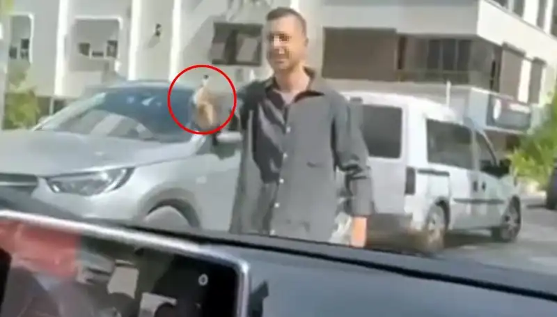 Trafikte Kadınlara Silah Doğrultan Sürücü Hakkında Şok Edici Gelişme!