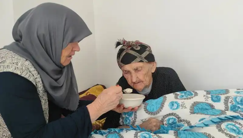 102 Yaşındaki Kezik Nine, Hiç Doktora Gitmeden Uzun Yaşamın Sırrını Açıkladı