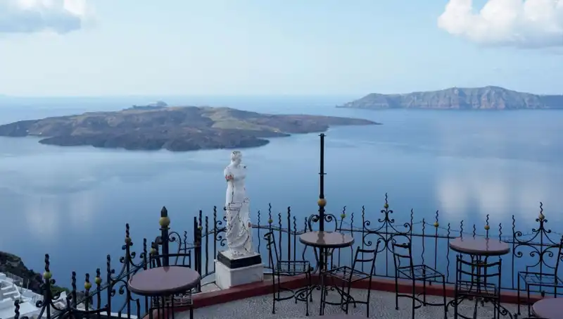 Santorini'de Gergin Bekleyiş: Ada Sulara Gömülme Tehlikesiyle Karşı Karşıya