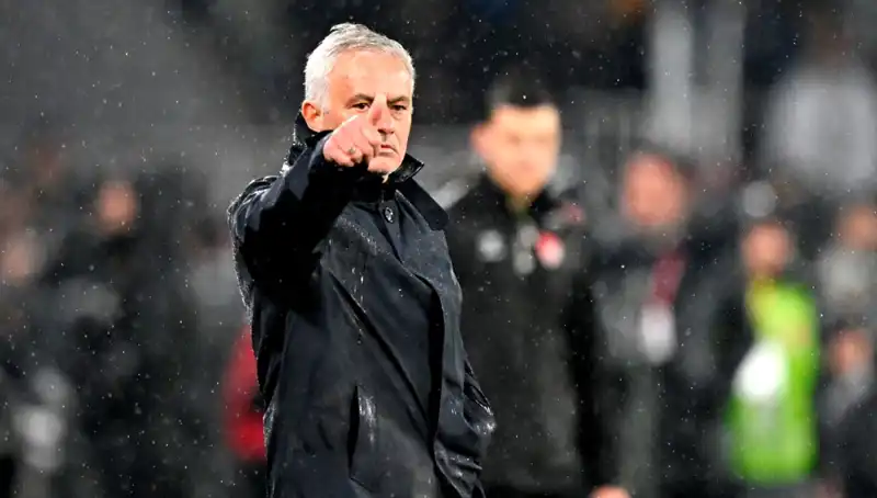 Mourinho, İngiltere'de İki Yıldızı Transfer Etmek İçin Özel Görüşme Yaptı