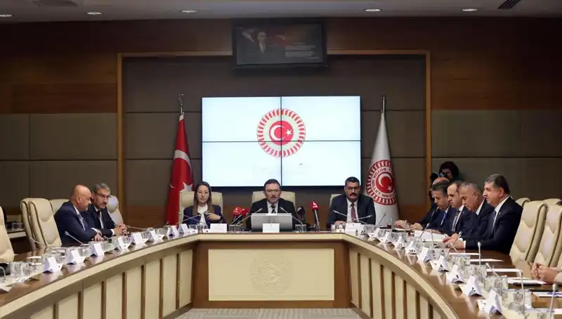 Meclis, Kartalkaya Yangın Faciasını Araştırıyor: "Vali Üzülüyor Ağlama" Sözleri Tepki Çekti