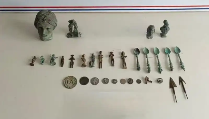 Roma Dönemine Ait Nadide Tarihi Eserler Ele Geçirildi