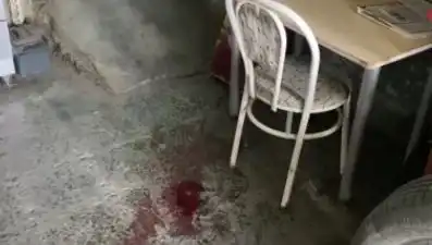 Sandalyeden Düşen Adamın Korkunç Anları Güvenlik Kamerasında