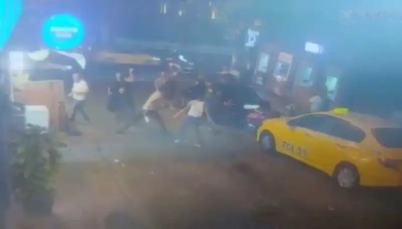 Beyoğlu'nda Laf Atma Kavgası: Sokaklarda Kan Aktı, Olayın Ardındaki Gerçekler